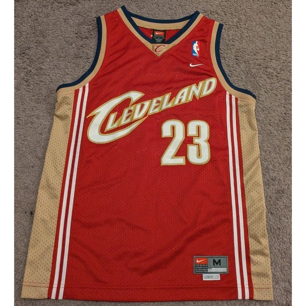 Vintage Y2K Nike Cleveland Cavaliers LeBron James #23 Red Jersey Youth M